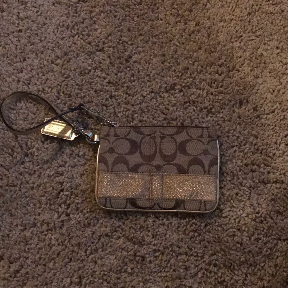 EUC coach tan/gold wristlet